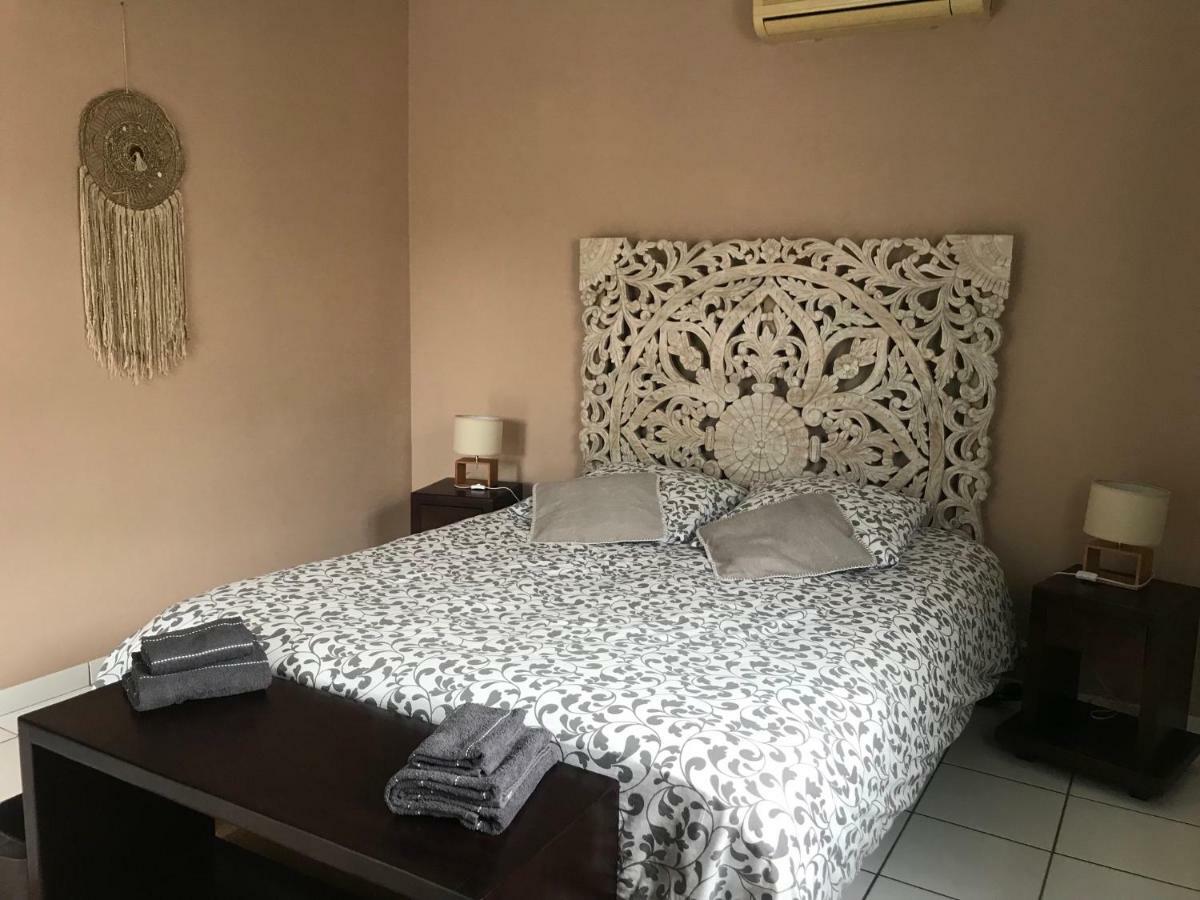 2 Chambres Avec Piscine Dans Maison Creole แซ็ง-ปีแยร์ ภายนอก รูปภาพ